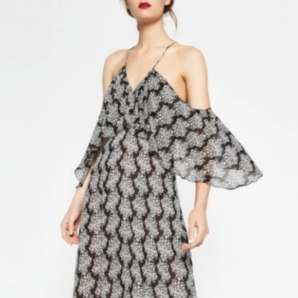 ❤SOLD❤ ZARA // flowy cold shoulder ruffle dress - Picture 8 of 15